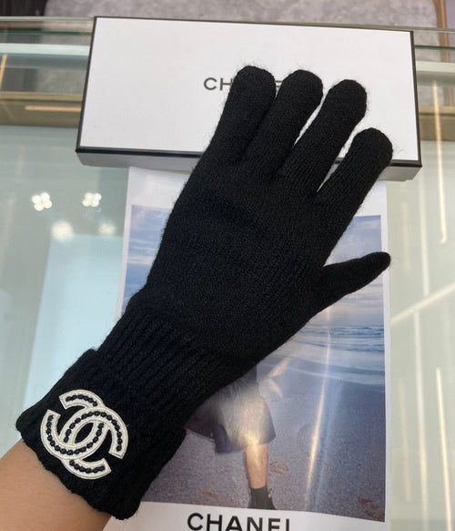 CHANEL GLOVES IN BLACK CASHMERE WITH WHITE LOGO 405907